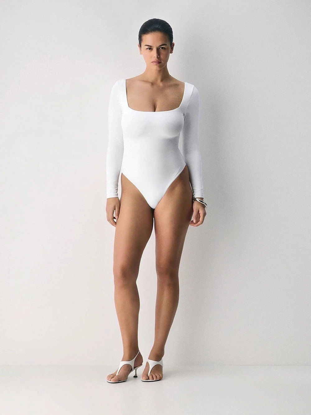 Aritzia White babaton Long Sleeve Bodysuit Like New